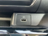 USBの充電ポートもあります。