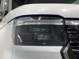 LEDヘッドライトは、点灯の瞬間から最大光量を発揮し、突然暗くなるトンネルなどでの安定感を高めます。
