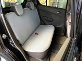 後部座席も気になるようなキズ・汚れやへたり等、大きなダメージはなく、良好な状態です。