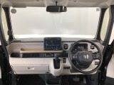 【前方視界】開放的な前方視界!運転がしやすく疲れにくいです♪窓が大きく、見通しがとっても良いおクルマですよ♪