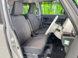 運転席シート廻りは使用感も少なく、良好な状態となっています。丁寧に使われていたことがよくわかりますね。