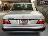 メルセデス・ベンツ中野ALL TIME STARSでは屋根付きの展示場になりますので悪天候の日でも全ての展示車をゆっくりご覧頂けます!