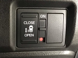 【パワースライドドア】助手席側がパワースライドドアになっており、運転席のスイッチやスマートキーでも開閉が可能です!開口部も広いので乗り降りも楽々♪
