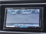 【バックカメラ】駐車が苦手な方でも安心してお乗りいただけます。リバース連動で画面が切り替わるのでとっても便利です。