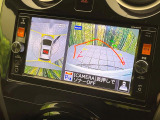 【アラウンドビューモニター】専用のカメラにより、上から見下ろしたような視点で360度クルマの周囲を確認することができます☆死角部分も確認しやすく、狭い場所での切り返しや駐車もスムーズに行えます。