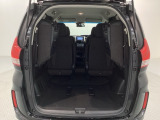 3列目シートを跳ね上げればラゲッジスペースを更に広く使えます。