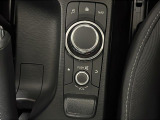 【コマンダースイッチ】ナビやオーディオを手元で操作することができます!画面を見なくても操作できるので、視線が逸れず運転に集中できます。