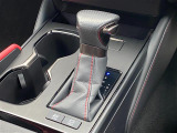 ◆MT付AT◆ドライバーがマニュアル車のようにギアチェンジを自分の手で行う機能です! オートマ車に手動変速機能を加えたもので、スポーツ走行を味わうことが可能!