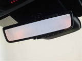 デジタルインナーミラーを装備してます。後部座席の人や大きな荷物で後方の視界を遮られることがありません。