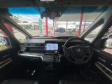 視界の良さと取り回しの良さで、たまに運転する奥様にも安心♪