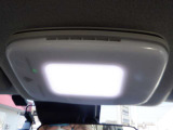 ディーラーオプションの車のマップランプと交換して装着する、LED照明+空気清浄機能を備えた商品です。