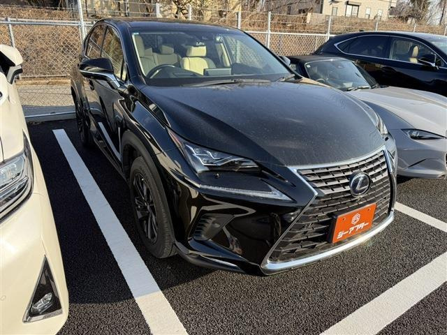 NX300h バージョンL 4WD禁煙車 白革シート メーカーナビ