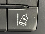 【車線逸脱警報システム(LDWS)】居眠り運転などでの車線のはみ出しを予測して、警告灯と警告音でドライバーに注意を促します!機能には限界があるためご注意ください。