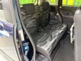 後部座席も気になるようなキズ・汚れやへたり等、大きなダメージはなく、良好な状態です。