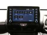 ディスプレイオーディオを装備しており、CD/DVD/BT/フルセグTV/ナビ機能があります。