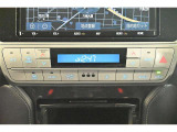 【オートエアコン】お好きな温度に設定すれば自動的に温度を調節、車内を快適空間に仕上げてくれます。