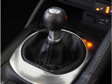 【シフトレバー】シフトもとても操作しやすいデザインになっております。運転する人の事を第一に考えた操作性の高い仕様です。