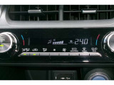 オートエアコンを装備。好きな温度で設定をすれば、自動で車内を快適な温度にできます。