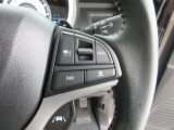 ハンドル右側にはクルーズコントロールのスイッチが装備され運転中の操作も安心して行えます!