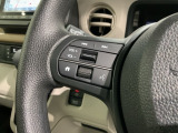 ステアリングにオーディオ操作スイッチが付いています。オーディオ画面に直接タッチしなくても操作が出来ますので、運転に集中できます。