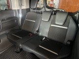 純正アルミ付き。ごらんのデザインが大きい車両を引き締まった感じにさせてくれますね。