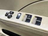 【電動格納ミラー】サイドミラーは電動格納式となっており、狭い駐車場でもキズがつくリスクを抑えられます。