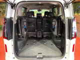 普段のお買い物や通勤、送迎等に十分な荷室スペースを確保しております。セカンドシートを倒すと、大きな荷物の積載も可能です♪