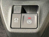 指先だけで簡単に操作が可能な電動パーキングブレーキを採用。「HOLD」スイッチを押すと、渋滞や信号待ちなどでブレーキペダルから足を離しても、ブレーキを保持するので安心です