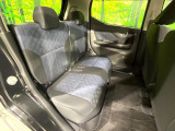 後部座席も気になるようなキズ・汚れやへたり等、大きなダメージはなく、良好な状態です。