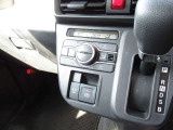 オートエアコンです!ボタンでの簡単な操作で室内を快適な温度にしてくれますので、夏場や冬場でも快適なドライブができます。