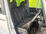 運転席シート廻りは使用感も少なく、良好な状態となっています。前オーナー様が丁寧に使っていたことがよくわかりますね。