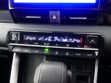 左右独立温度コントロールフルオートエアコンです。運転席、助手席それぞれで独立して温度設定ができます。冷え性の方が乗っても安心ですね♪
