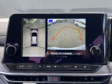 上からまる見え!アラウンドビューモニターの画像です。純正ナビに映してあります。お車を真上から見たような映像をミラーやナビ画面に映し出す事によって、車両の周囲を確認し、駐車時や発進時の運転をサポート。