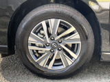 純正のアルミホイールです!お車に合ったデザインのホイールになっています!