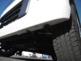 左側フロントスポイラー付近