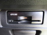 【ETC2.0】料金所の通過だけではなく、渋滞情報等を受信して純正ナビと連動して情報を反映させられます! 一部高速道路などの割引きや、一時退出からの再入場が可能というメリットもあります♪