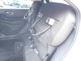 ◆チップアップ&ダイブダウン機構付【ULTR SEAT】は後席座面を左右分割で跳ね上げることができます。トランクで積載できない背の高い荷物をラクラク収納できます。ホンダ車ならではの人気装備です。