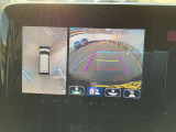 【360&deg;ビューモニター】  とても分かりやすい、クルマの上から見下ろしたような映像で、駐車サポートをしてくれます。