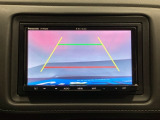 バックでの車庫入れも安心です! リアカメラが付いているバックモニター付のナビを装備しております。操作線もついており距離感も画面から確認できます。