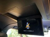 【フリップダウンモニター】大画面モニターで後席でもエンタメをお楽しみいただけます。小さなお子様にも大人気の装備です♪