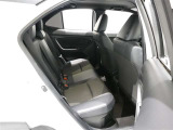 後部座席の足元スペースもしっかりありますね。