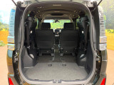 後席を格納すると、これだけの広さが!シーンに合わせたシートアレンジで、大きな荷物も積むことが出来ます♪