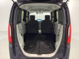 リアシートを倒すと、ラゲッジスペースを広くお使いいただけます!