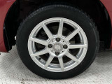 タイヤサイズは165/65R14!納車前の点検時にタイヤ交換させていただきます!社外アルミホイール!アルミホイールに傷があります。