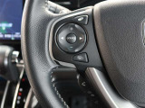 ステアリングスイッチ付き。前方から目を離すことなく操作することが可能です。