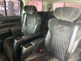 後部座席も気になるようなキズ・汚れやへたり等、大きなダメージはなく、良好な状態です。