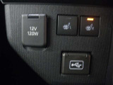 運転席・助手席シートヒーター装備☆  座面と背もたれをすばやく温めるシートヒーターを内蔵。身体を直接温めることができます。 寒い時期には嬉しいアイテムですね♪