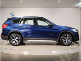 【BMWの伝統-3】BMWのお車は、&ldquo;駆け抜ける歓び&rdquo;を体現しております。走行の安定性とコーナリングの良さを追求し、思い通りにハンドルの操作可能です。