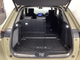 シートを倒せばラゲッジスペースも広々。BBQやゴルフなど様々な用途で活躍します。アクティブに動かれるお客様には強い味方です!