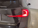 L字型リアコンビランプ:BMWの伝統的なデザインのひとつです。夜間でも誰が見てもBMWとわかる印象的なデザイン。